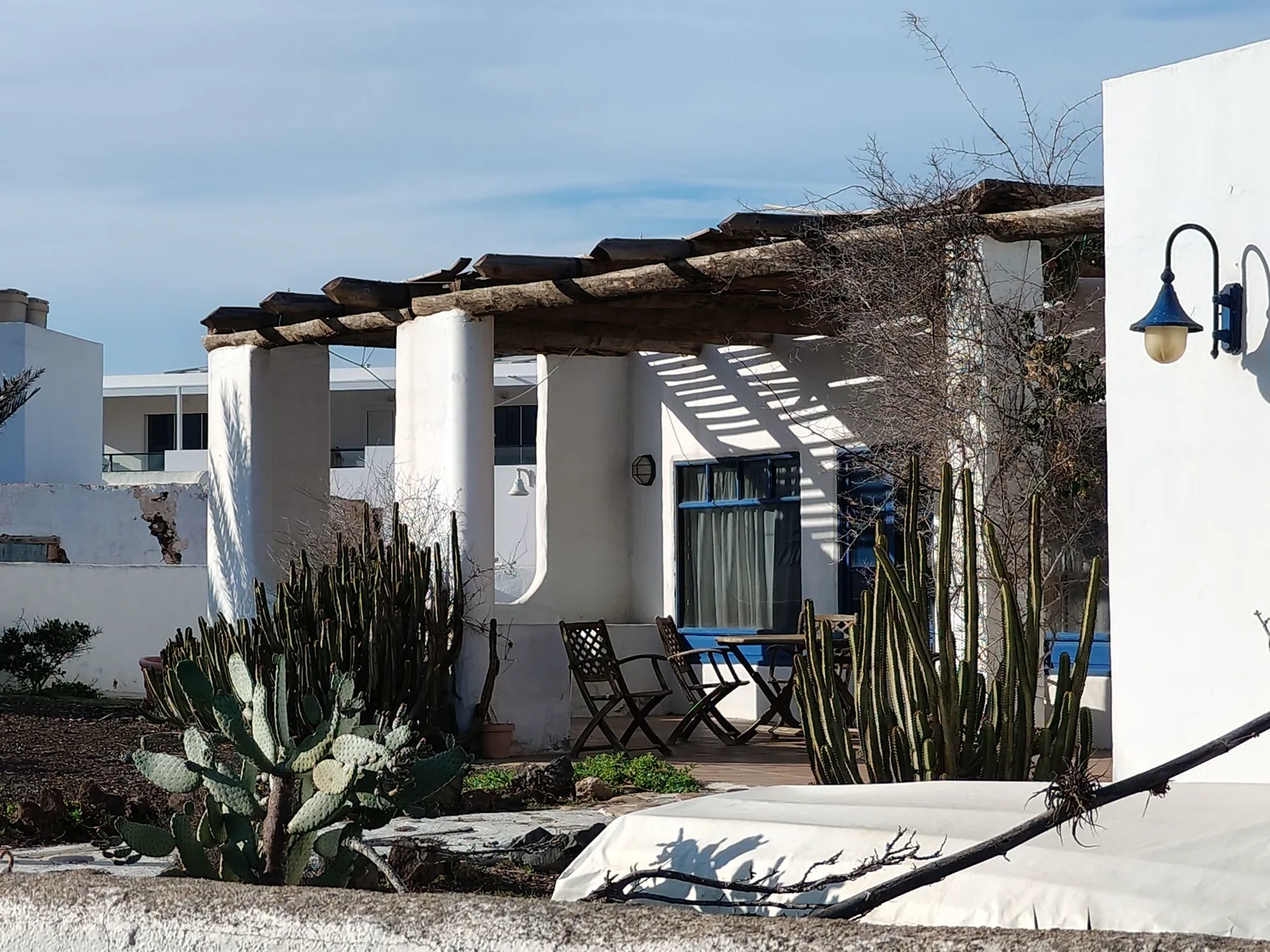 Outdoor pergola structure